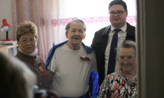 Сотрудники ИСТК поздравили Ветеранов с Днем Великой Победы